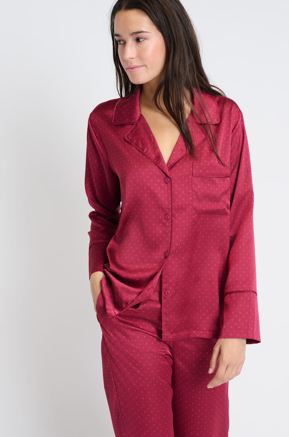 Chemise de pyjama satiné à manches longues;${refinementColor}