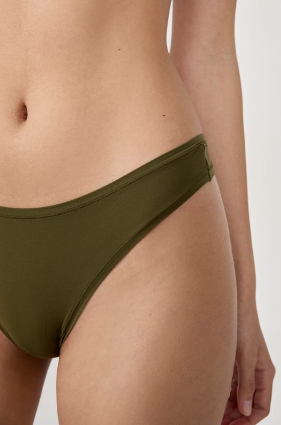 Tanga en microfibre;${refinementColor}