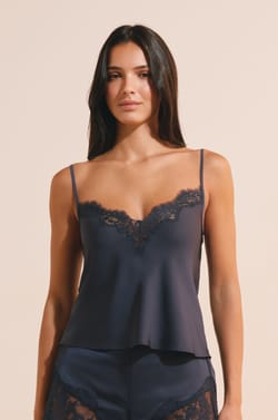 Caraco avec d&eacute;tails dentelle;${refinementColor}