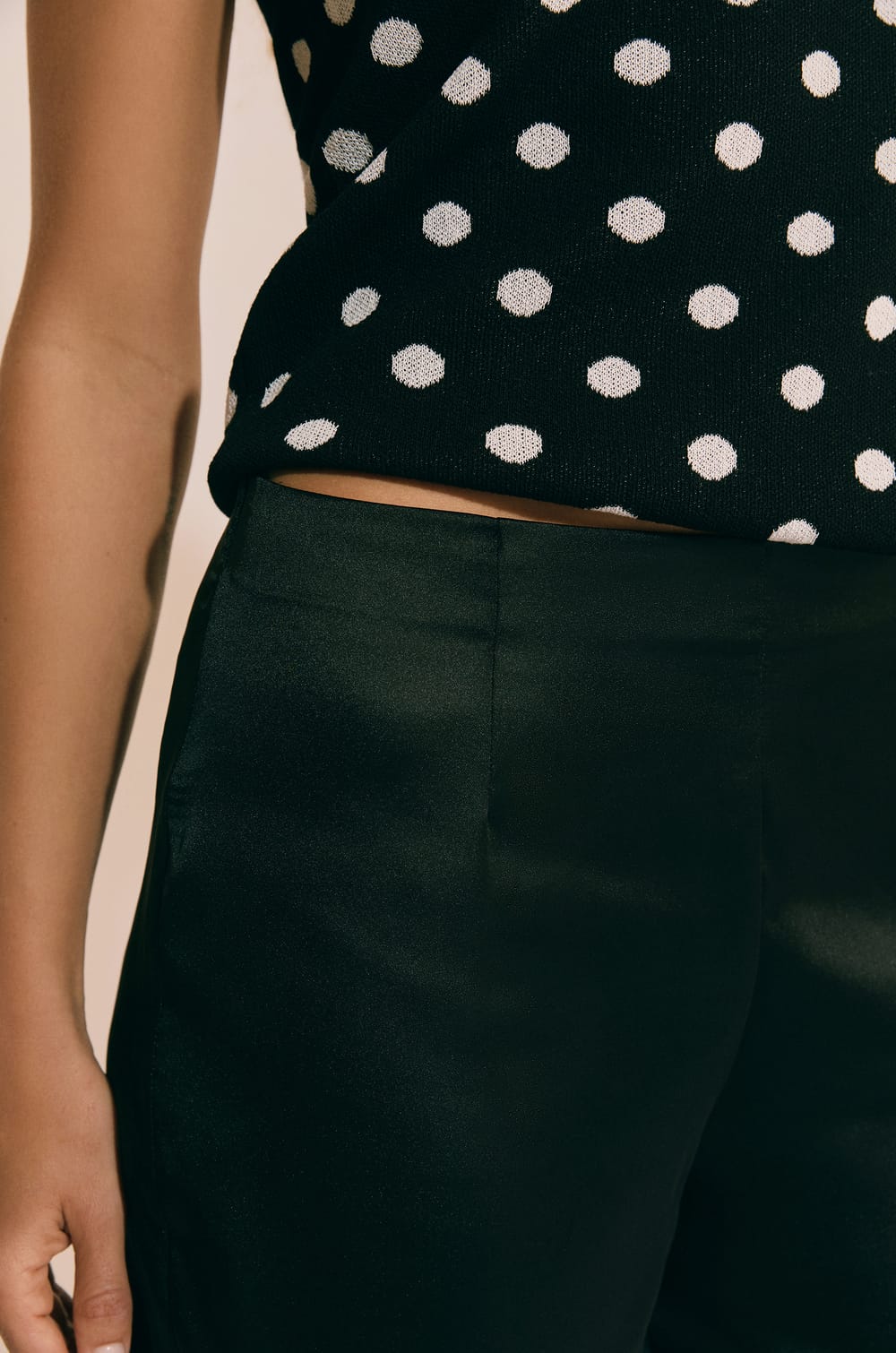 Pantalon droit satin&eacute;;${refinementColor}