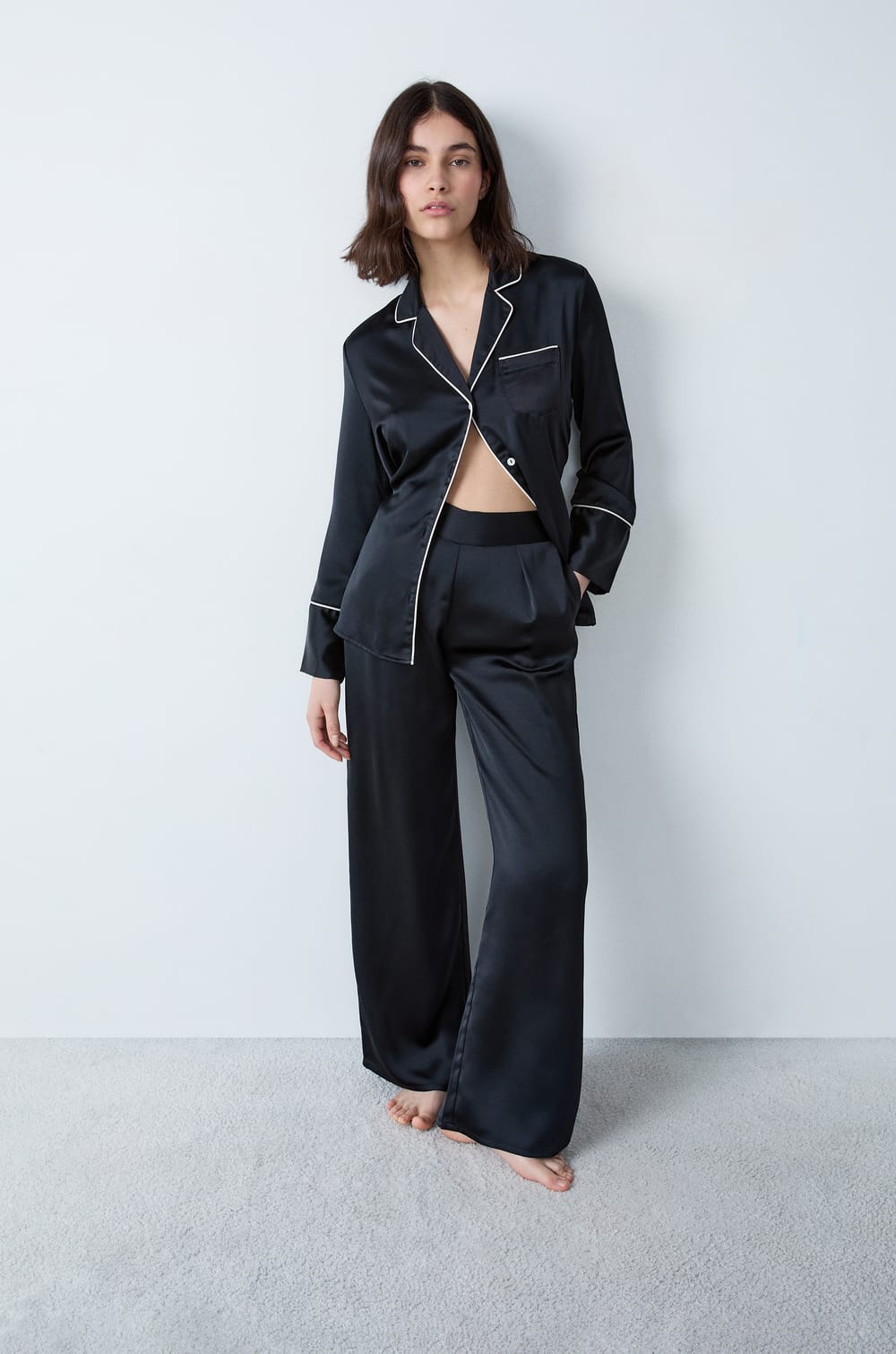 Camisa de pijama satinada con lazada;${refinementColor}