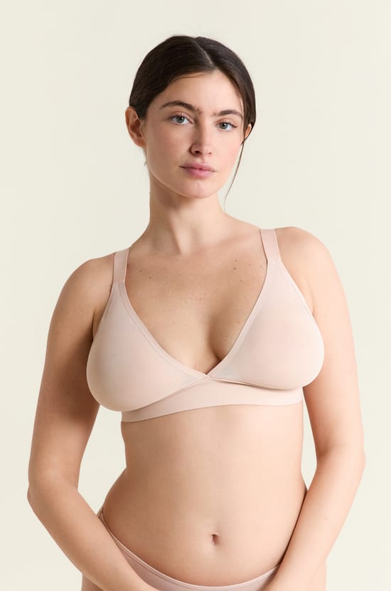 Wireless triangle bra in mesh;${refinementColor}