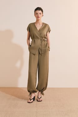 Veste kimono sans manches;${refinementColor}