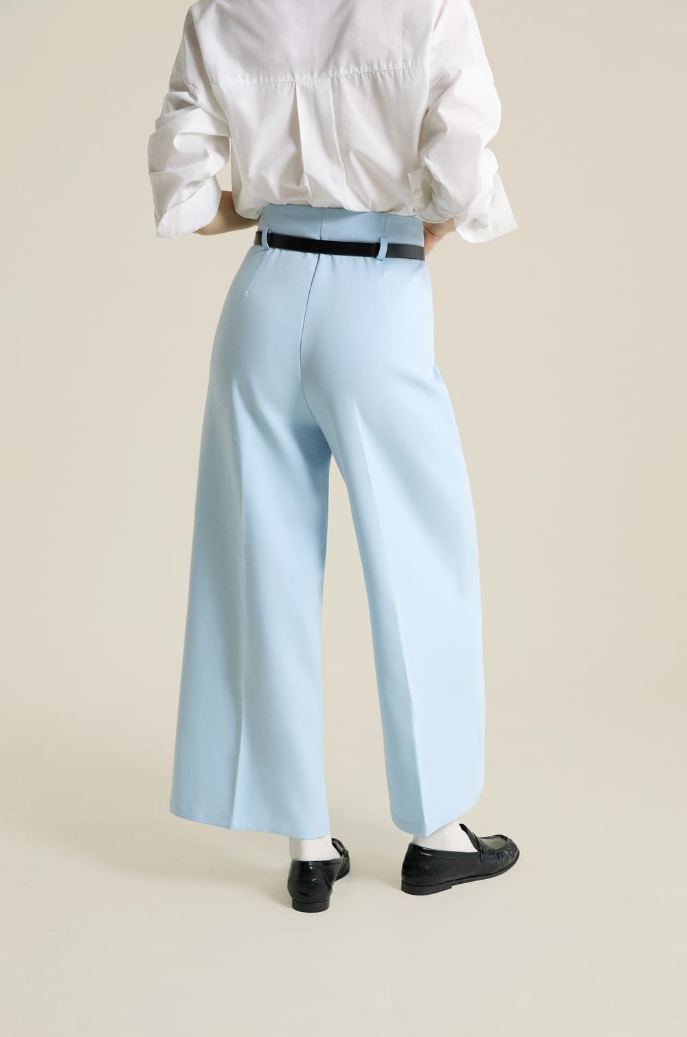 Pantalon cropped;${refinementColor}