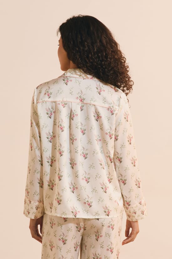 Chemise de pyjama satin&eacute;e fleurie;${refinementColor}