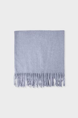 Scarf with fringes;${refinementColor}
