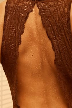 Body en dentelle dos nu;${refinementColor}