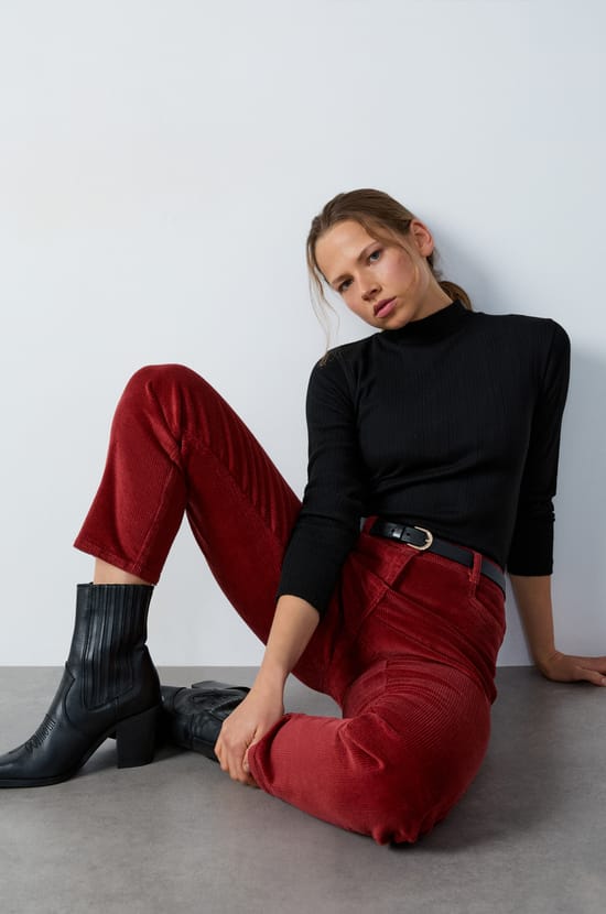 Pantalon coupe droite en velours;${refinementColor}