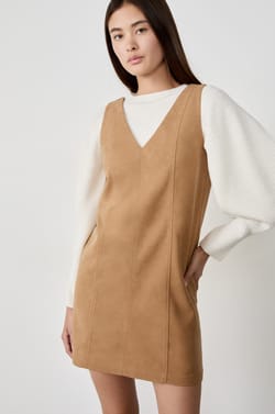 Robe courte sans manches;${refinementColor}