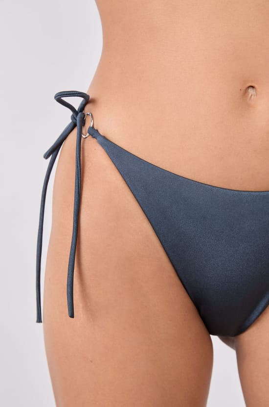 Braguita bikini brasileña con lazada;${refinementColor}
