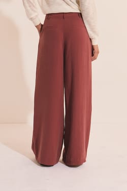 Pantalon anchos con pinzas;${refinementColor}
