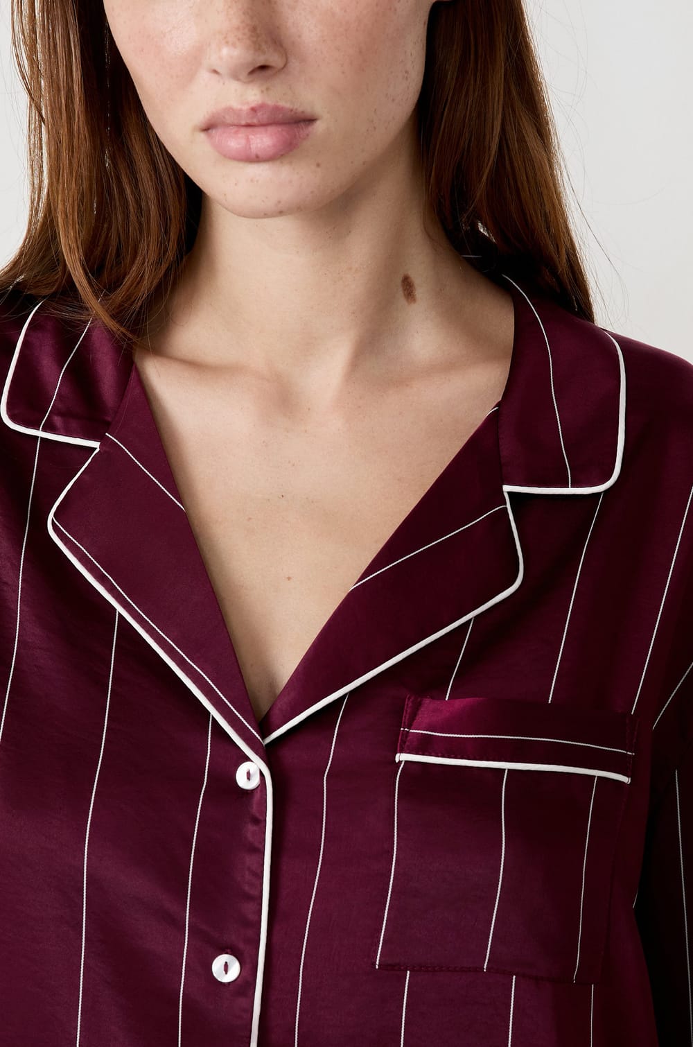 Chemise de pyjama à rayures en satin;${refinementColor}