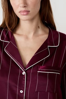 Chemise de pyjama à rayures en satin;${refinementColor}
