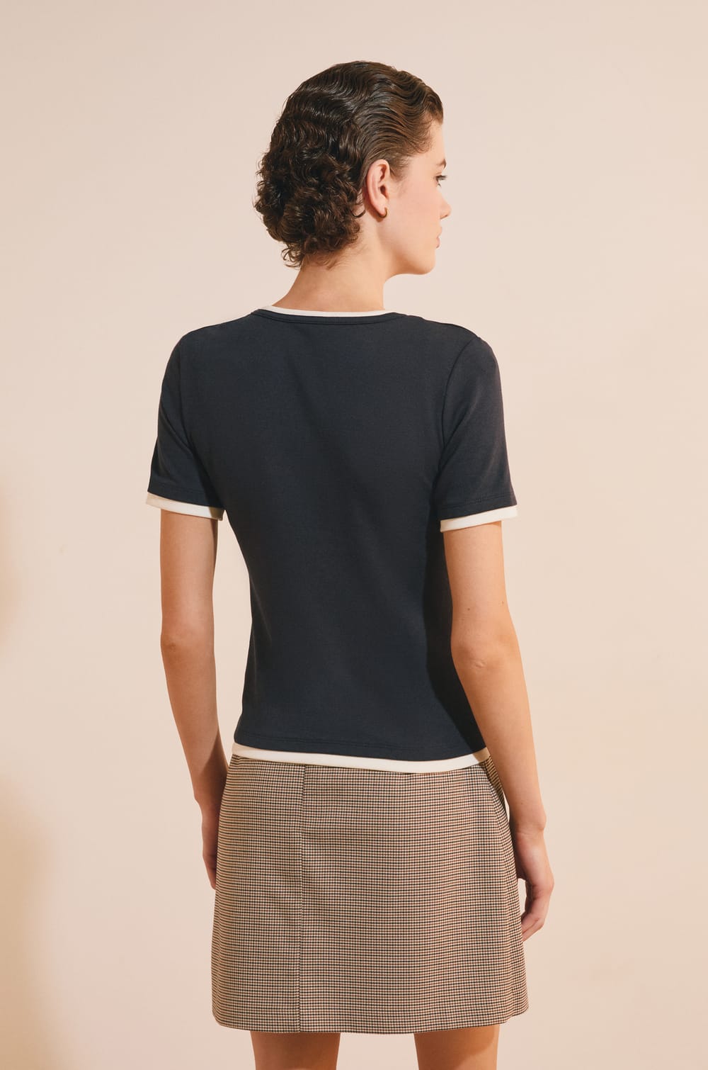 T-shirt &agrave; manches courtes col V en coton;${refinementColor}