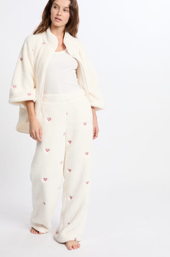 Pantalon de pyjama à motifs coeurs effet polaire;${refinementColor}