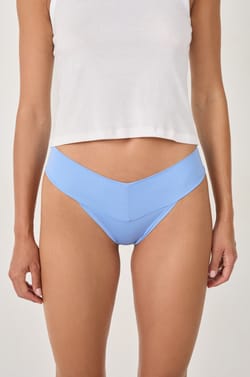 Tanga en microfibre;${refinementColor}