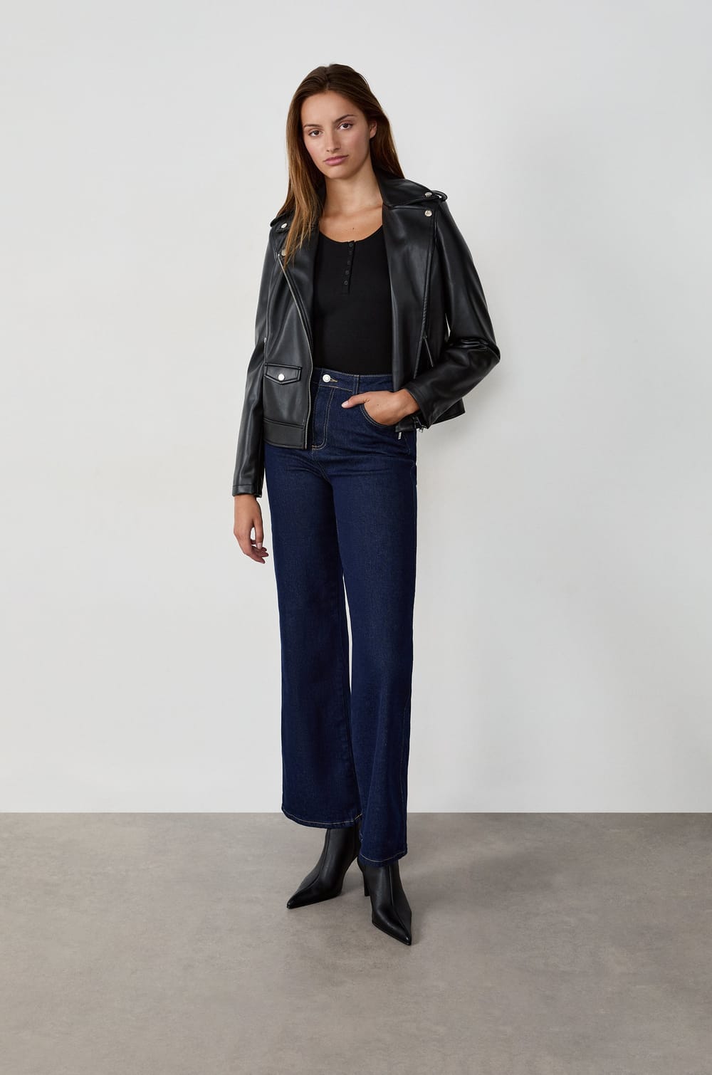 Jean droit en coton;${refinementColor}