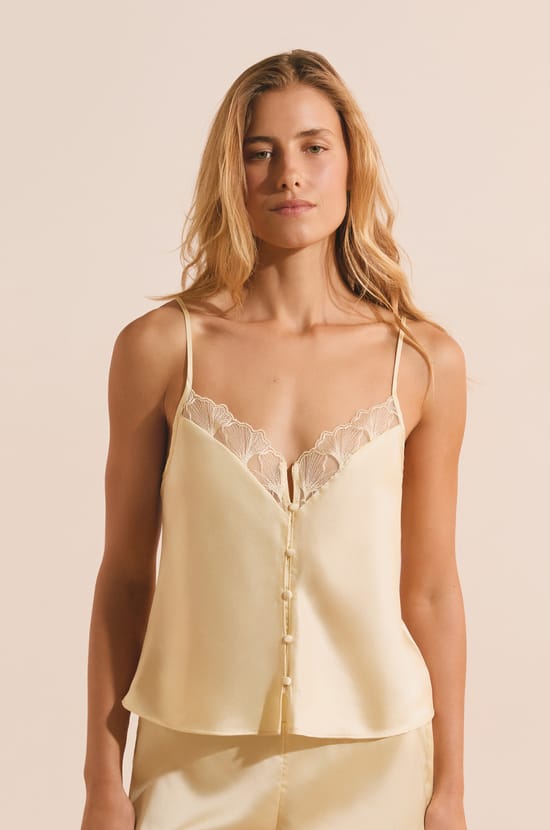 Caraco &agrave; fines bretelles satin&eacute;;${refinementColor}