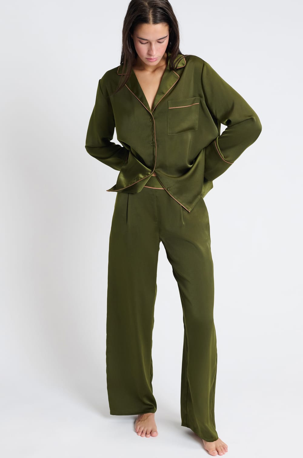 Pantalón de pijama satinado;${refinementColor}