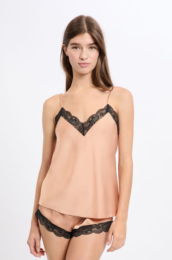 Caraco satiné détails dentelle;${refinementColor}