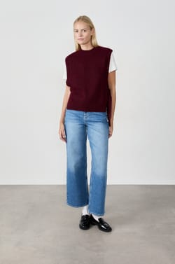 Sleeveless Sweater;${refinementColor}