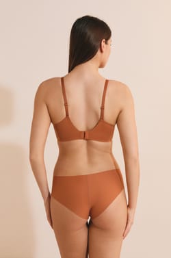 Bra triangular sin varillas de microfibra;${refinementColor}