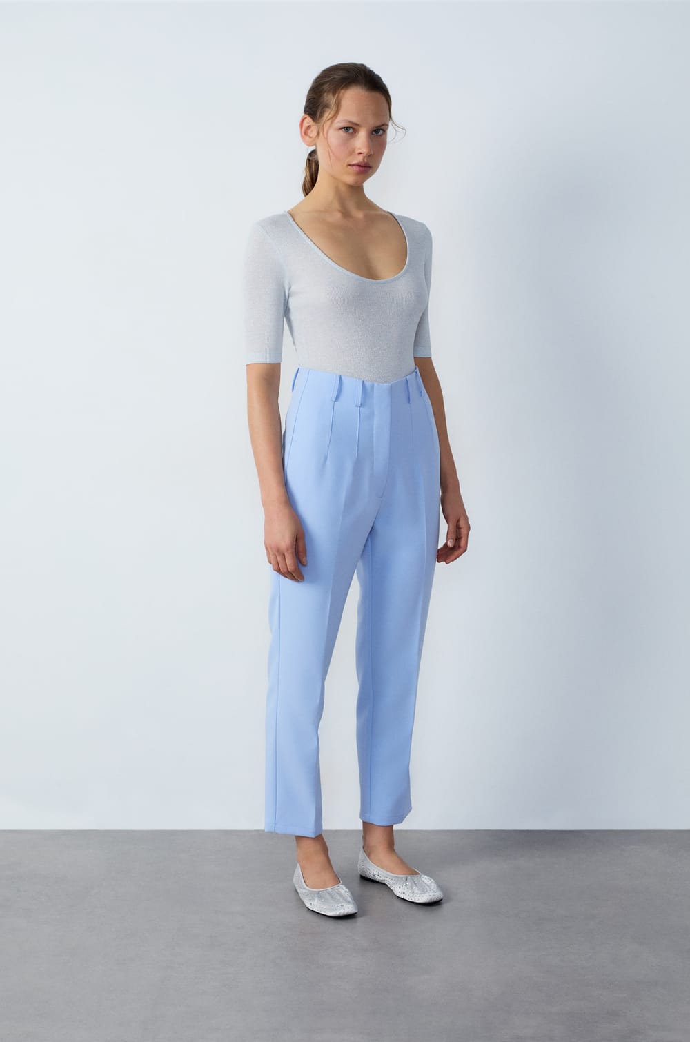 Cigarette cut trousers;${refinementColor}
