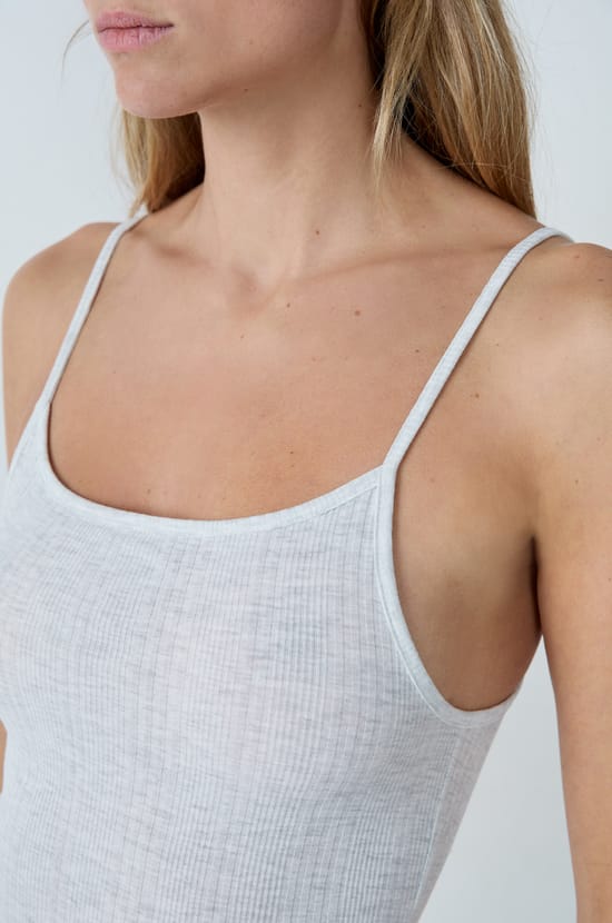 Nuisette longue en coton côtelé à fines bretelles;${refinementColor}