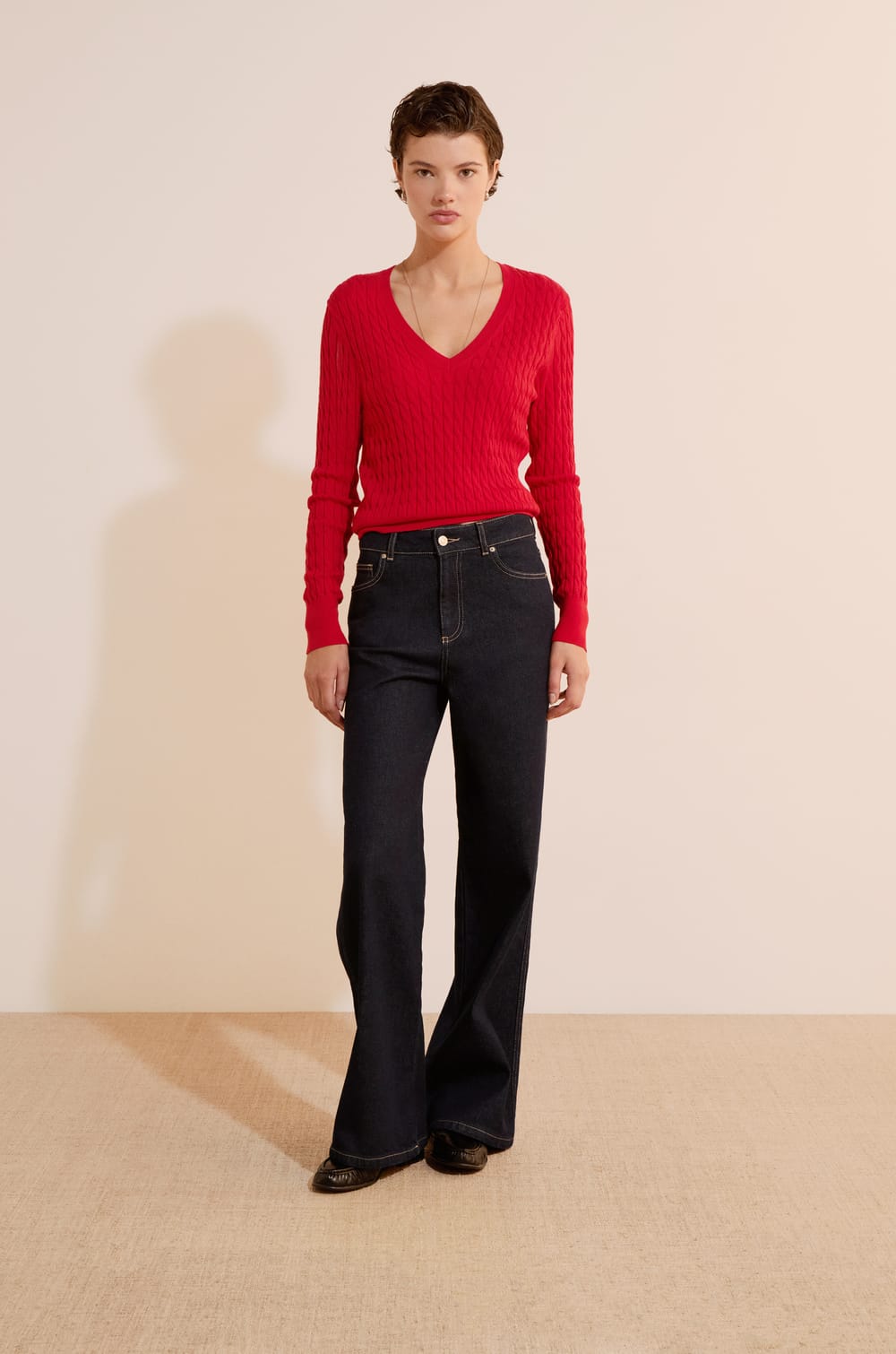 Pull col V en maille fine;${refinementColor}