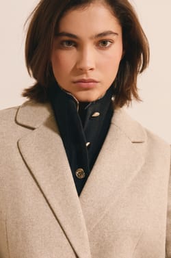 Manteau mi-long crois&eacute; avec laine;${refinementColor}