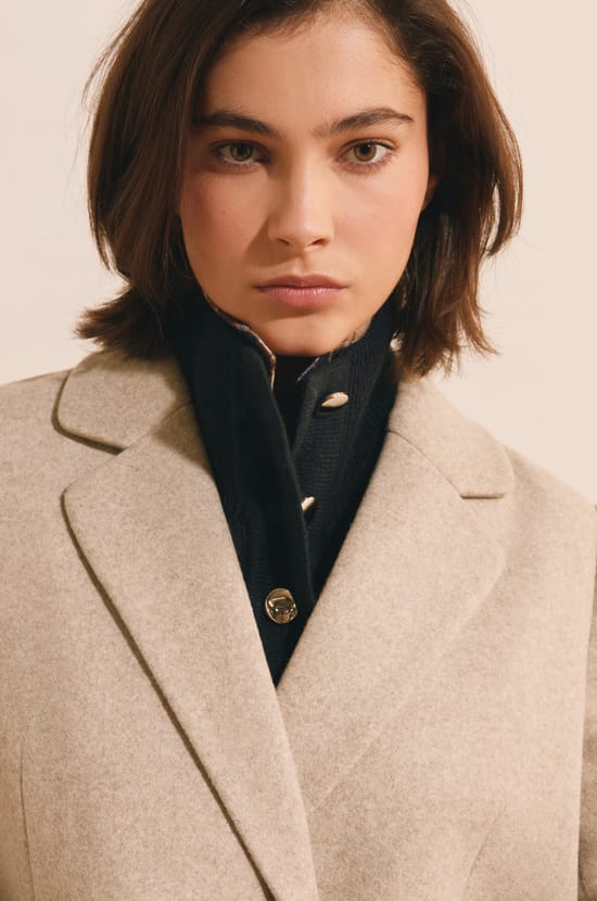 Manteau mi-long crois&eacute; avec laine;${refinementColor}
