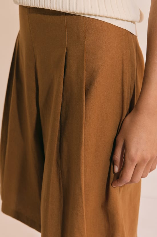 Bermuda pliss&eacute; avec lin;${refinementColor}