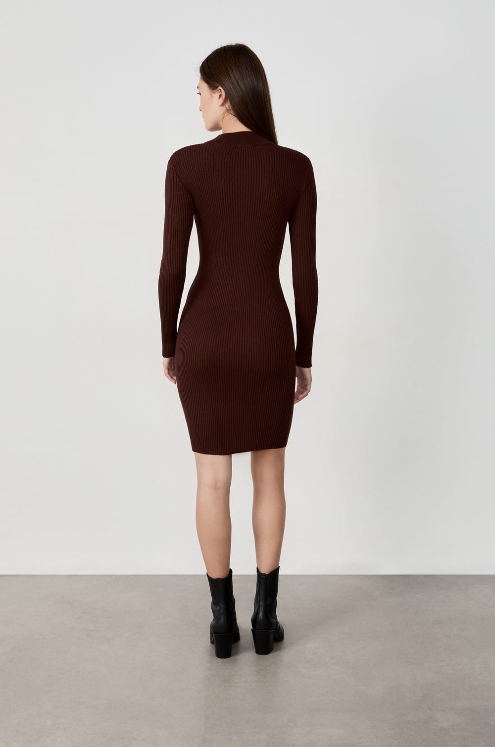 Robe pull courte;${refinementColor}