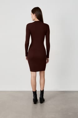 Robe pull courte;${refinementColor}