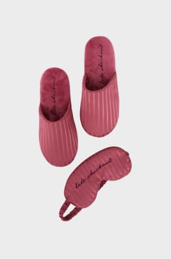 Conjunto de zapatillas destalonadas y m&aacute;scara;${refinementColor}