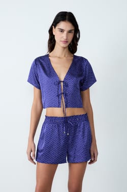 Bedruckte Satin-Bluse mit kurzen &Auml;rmeln und Schleifen;${refinementColor}