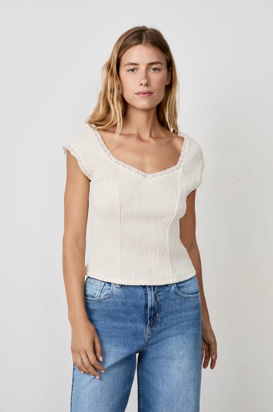 Short-Sleeved T-Shirt;${refinementColor}