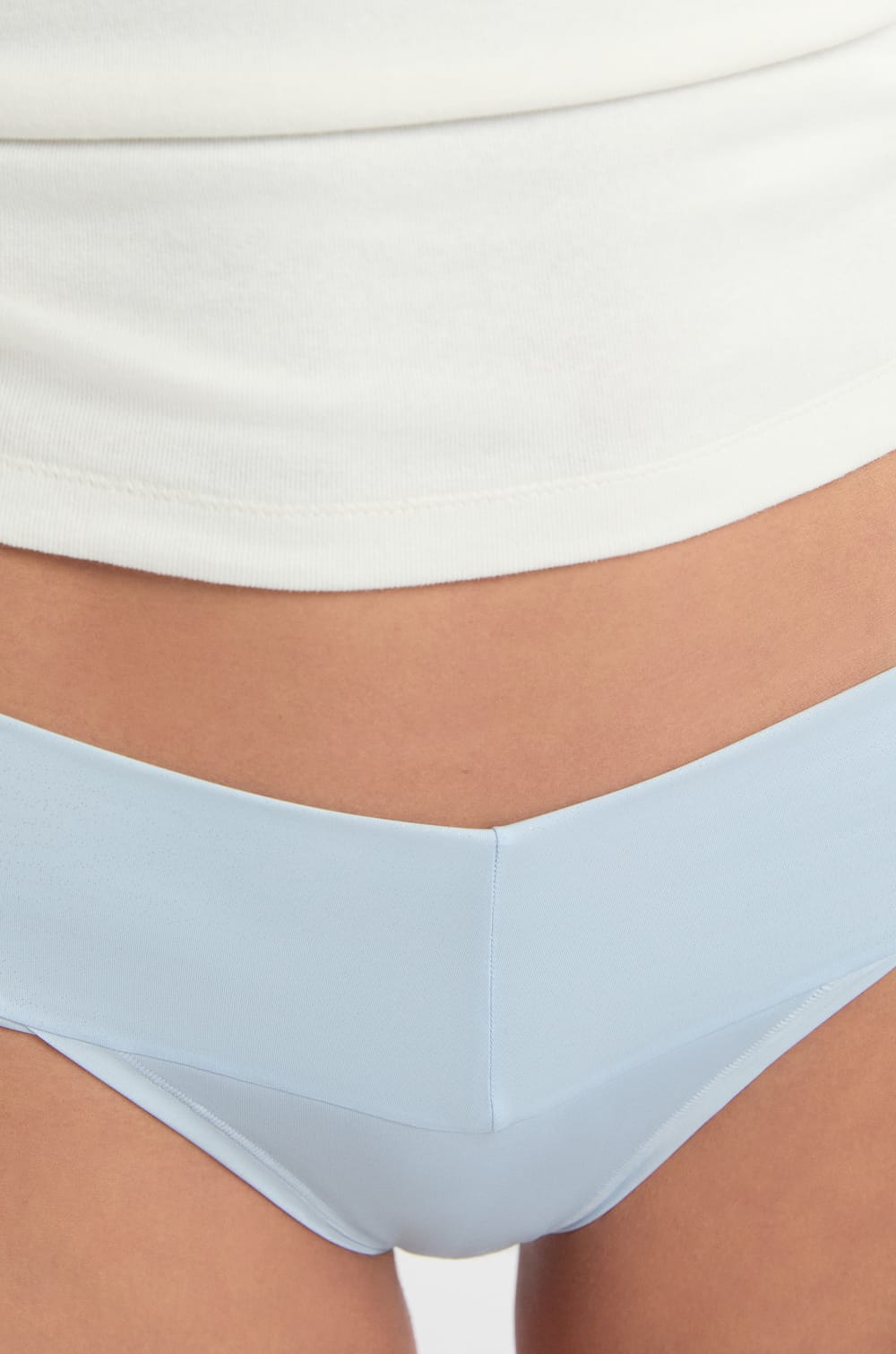Tanga en microfibre;${refinementColor}