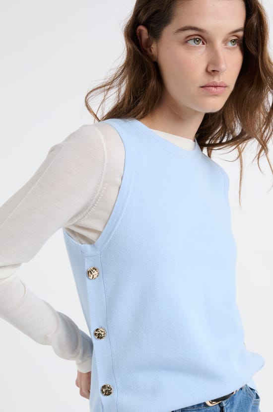 Top sans manches en coton avec boutons dor&eacute;s;${refinementColor}