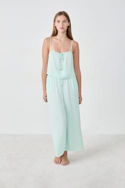 Top satinado con tirantes;${refinementColor}