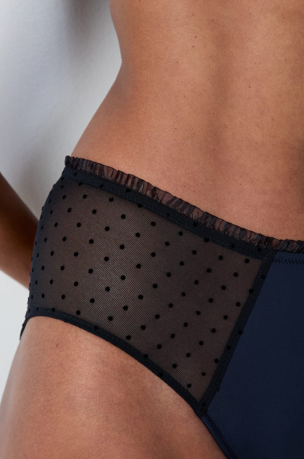 Heavy Flow - Cotton and Tulle Period Brief;${refinementColor}
