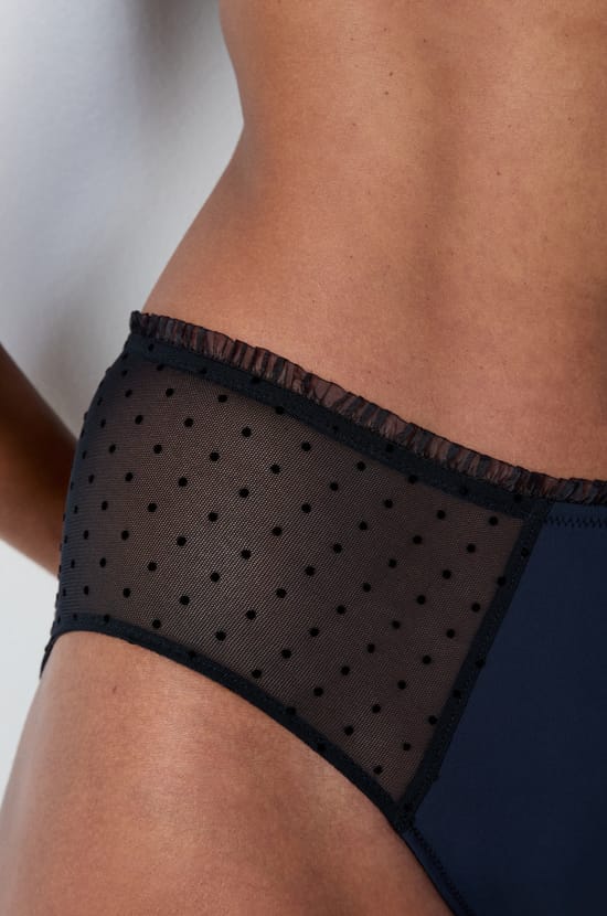 Heavy Flow - Cotton and Tulle Period Brief;${refinementColor}