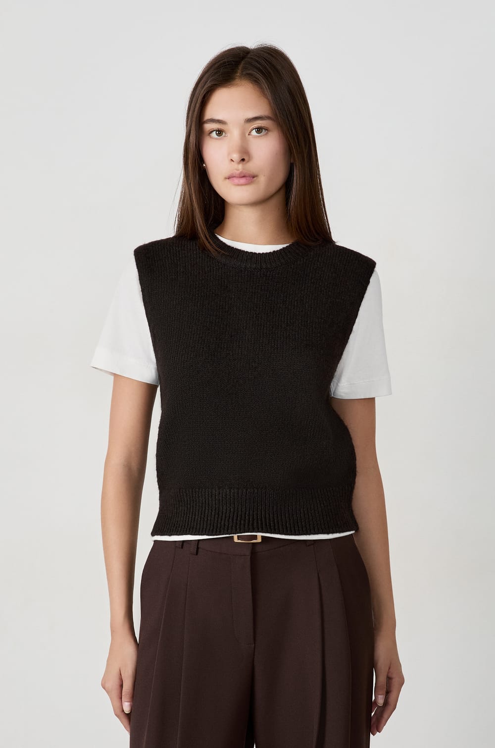 Sleeveless Round Neck Sweater;${refinementColor}