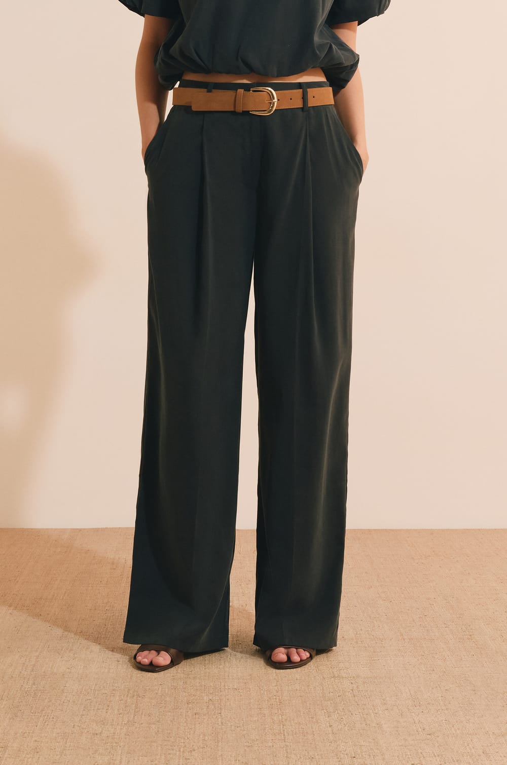 Pantalon large;${refinementColor}