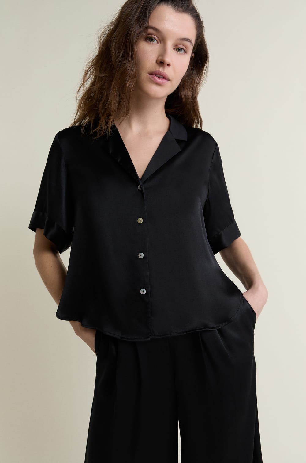 Short-sleeved silk pyjama shirt;${refinementColor}