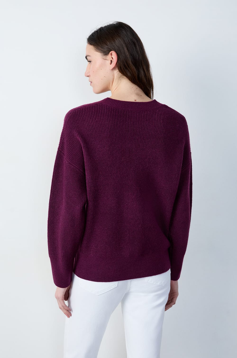 Long-sleeved V-neck sweater;${refinementColor}