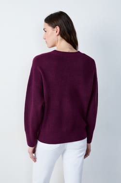 Long-sleeved V-neck sweater;${refinementColor}
