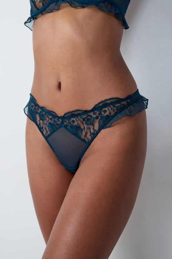 String en tulle brodé;${refinementColor}