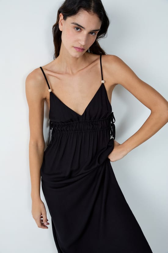 Nuisette longue à fines bretelles;${refinementColor}