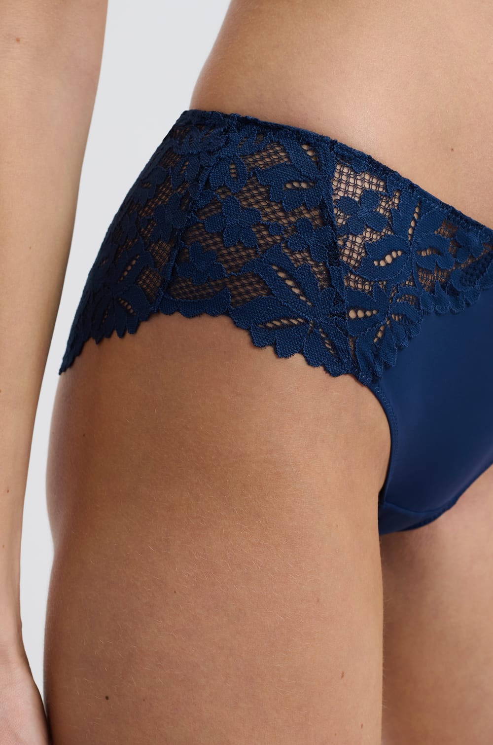 Lace Boyshort;${refinementColor}